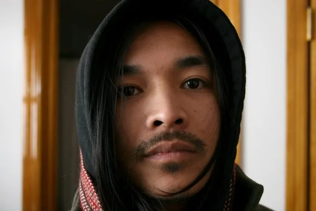 hood up, straight down the lens